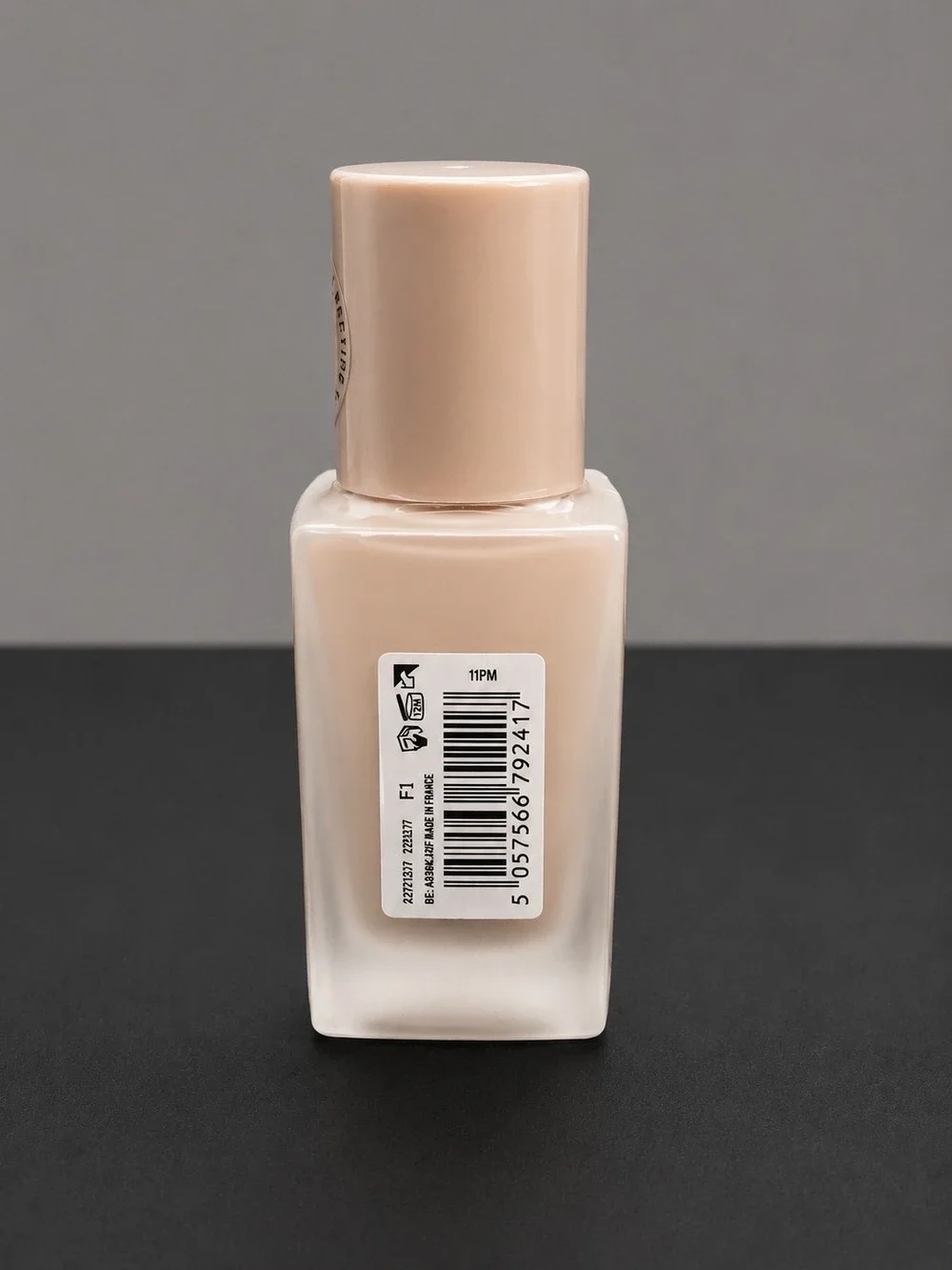 Makeup Revolution Skin Silk Serum Foundation F1